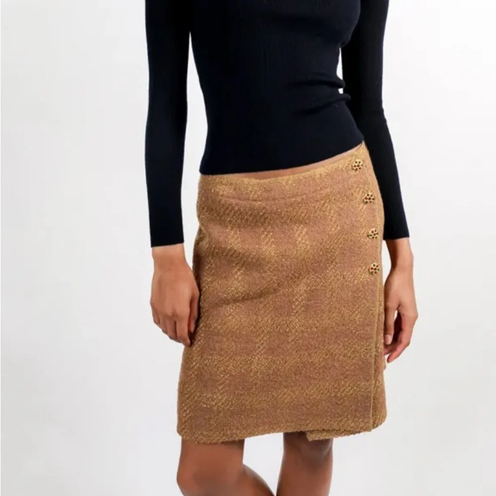 CHANEL Vintage iconic Gold and Brown Tweed skirt (only) gripoix bejeweled button
